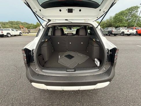 New 2025 Nissan Kicks SV image 13