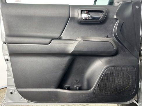 Used 2020 Toyota Tacoma TRD Sport AWD/4WD image 23
