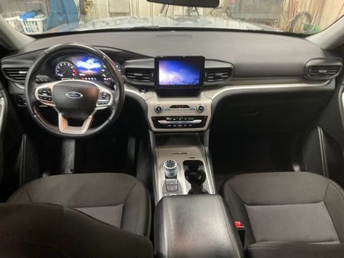 Used 2023 Ford Explorer XLT AWD/4WD image 9