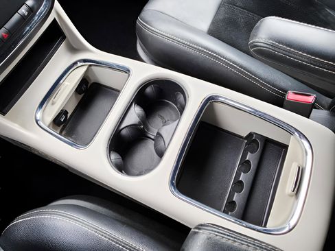 Used 2018 Dodge Grand Caravan SXT image 33