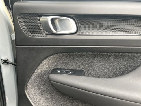 Used 2025 Volvo XC40 B5 Core image 17