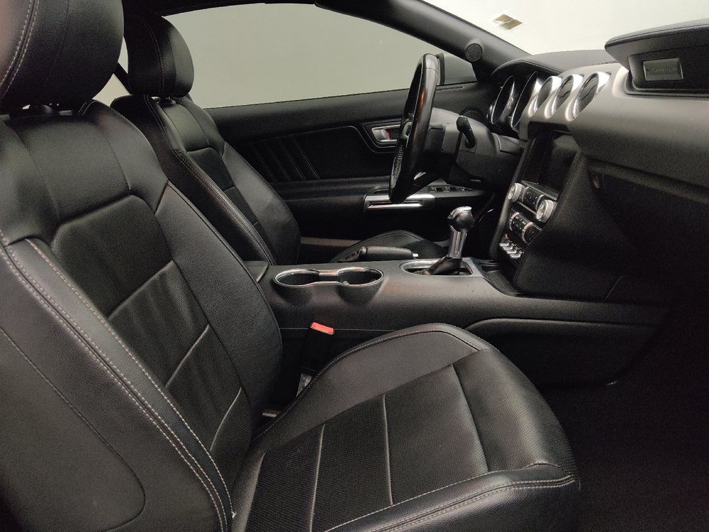 Used 2022 Ford Mustang Premium RWD image 21
