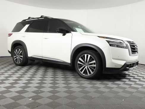 Used 2022 Nissan Pathfinder Platinum w/ Cargo Package image 3