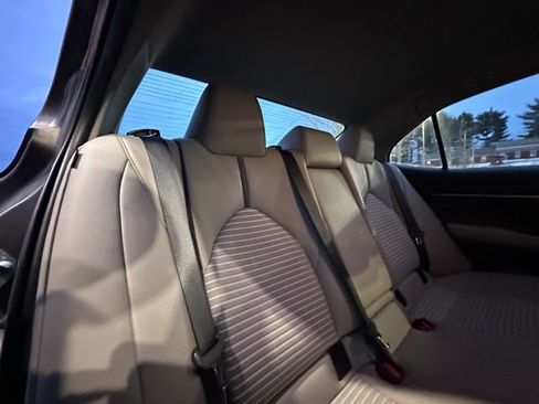 Used 2023 Toyota Camry SE image 9