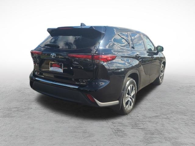Used 2023 Toyota Highlander XLE AWD/4WD image 7