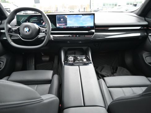 Used 2024 BMW 530i w/ Convenience Package image 3