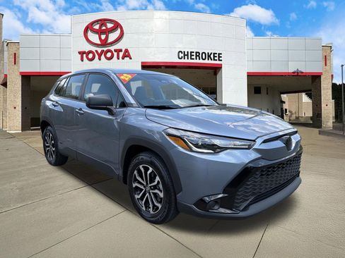 Used 2023 Toyota Corolla Cross S AWD/4WD image 3