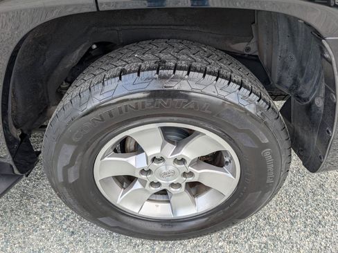 Used 2011 Toyota 4Runner SR5 w/ Premium Pkg w/Leather RWD image 10