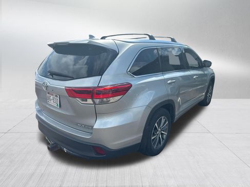 Used 2017 Toyota Highlander XLE AWD/4WD image 5