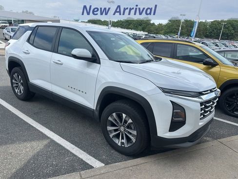 Used 2026 Chevrolet Equinox LT FWD image 2
