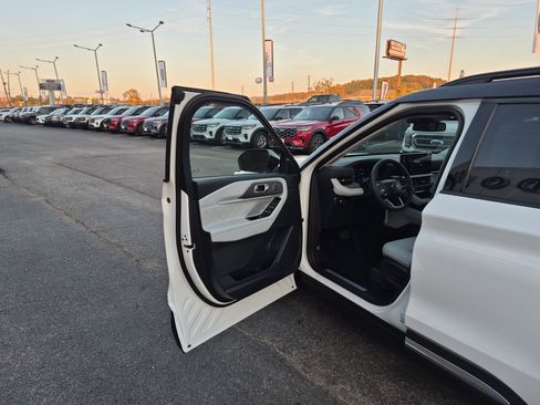 New 2025 Ford Explorer Platinum w/ Ultimate Package image 9