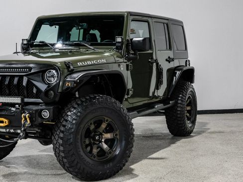 Used 2015 Jeep Wrangler Unlimited Rubicon w/ Connectivity Group AWD/4WD image 15