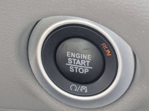 Used 2023 Chrysler Pacifica Touring-L FWD image 20
