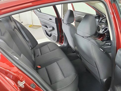 Used 2022 Nissan Altima 2.5 SV FWD image 18