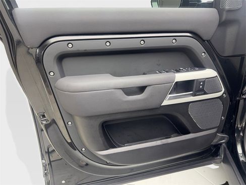 Used 2022 Land Rover Defender 110 X-Dynamic SE image 31