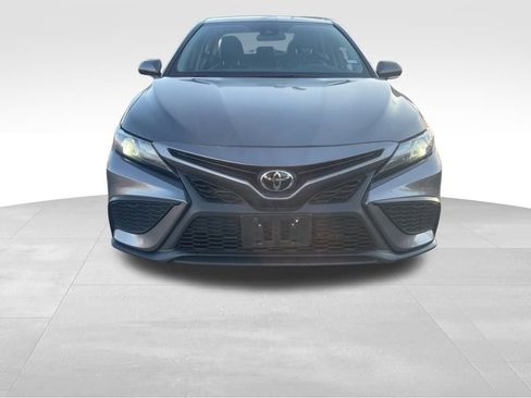 Used 2024 Toyota Camry SE image 9