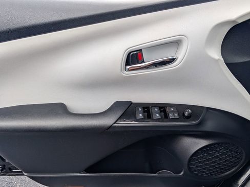 Used 2018 Toyota Prius One image 32