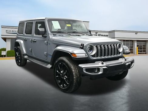 Used 2025 Jeep Wrangler Unlimited Sahara AWD/4WD image 7