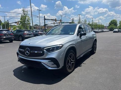 Used 2025 Mercedes-Benz GLC 350e 4MATIC image 4
