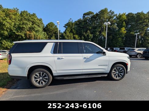 Used 2021 Chevrolet Suburban LT w/ Rear Media and Nav Package AWD/4WD image 2