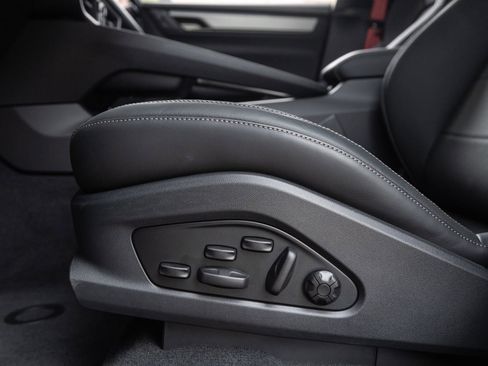 Certified 2025 Porsche Macan Turbo Electric AWD/4WD image 23