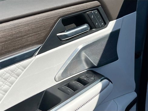 Used 2024 GMC Acadia Denali w/ Super Cruise Package image 17