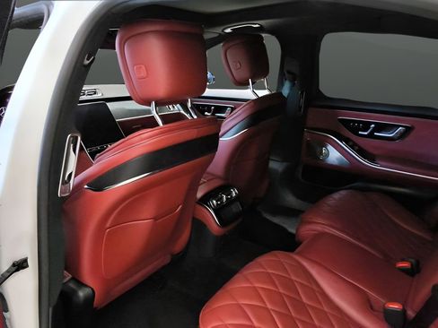 Used 2022 Mercedes-Benz S 580 4MATIC Sedan w/ AMG Line Package image 20