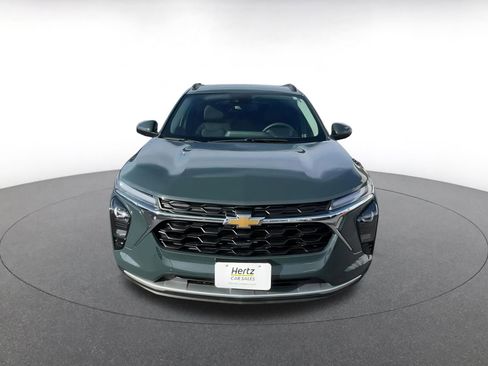 Used 2025 Chevrolet Trax LT image 4