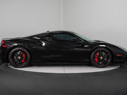 Used 2017 Ferrari 488 GTB RWD image 9