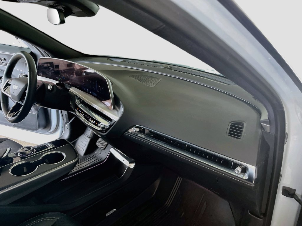 Used 2025 Cadillac Lyriq Luxury w/ LPO, Floor Liner Package AWD/4WD image 29