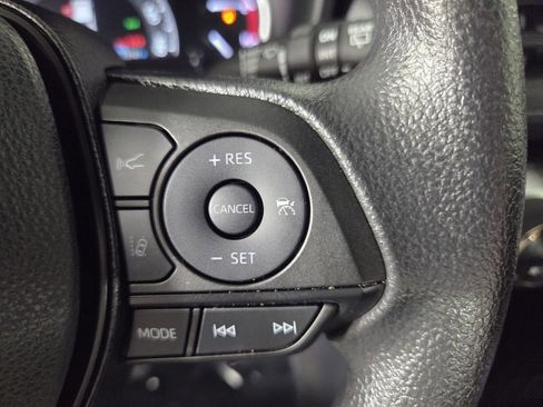 Used 2025 Toyota RAV4 XLE FWD image 17