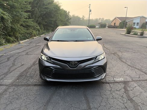 Used 2019 Toyota Camry LE FWD image 2