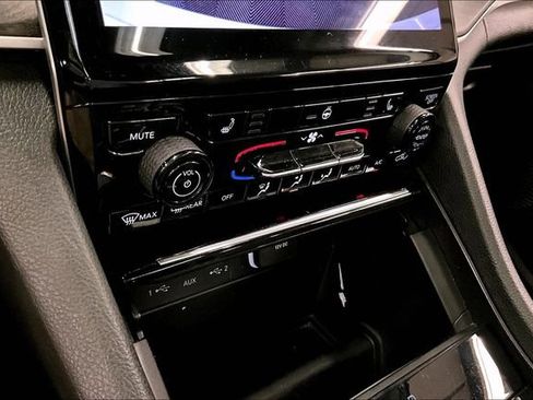 Used 2024 Jeep Grand Cherokee Limited image 31