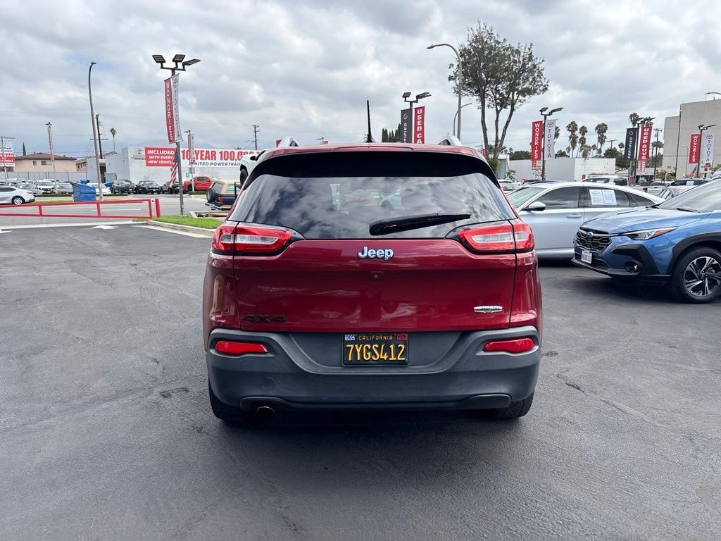 Used 2017 Jeep Cherokee Latitude FWD image 5