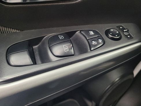 Used 2020 Nissan Kicks SV image 27