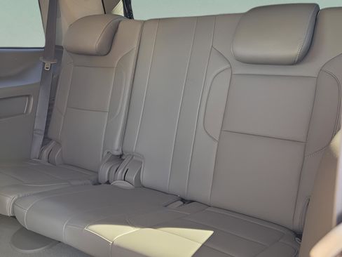 Used 2020 GMC Yukon SLT w/ Premium Edition image 10