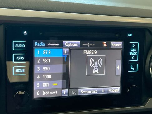 Used 2019 Toyota Tacoma SR5 AWD/4WD image 16