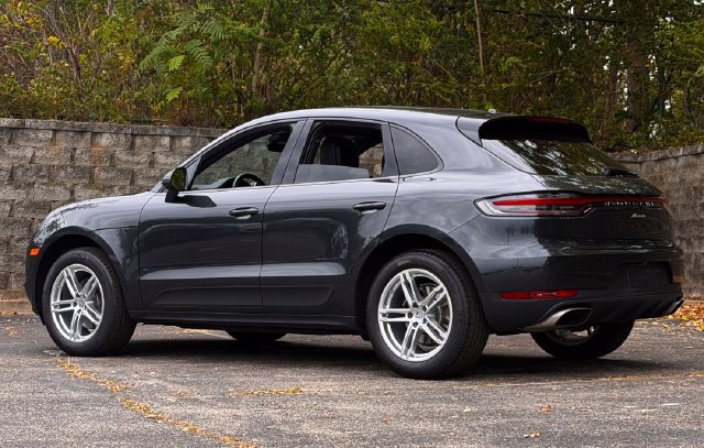 Used 2023 Porsche Macan AWD/4WD image 9