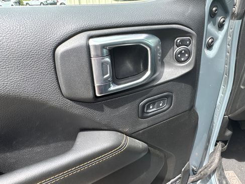 Used 2025 Jeep Wrangler Unlimited Sahara w/ Safety Group AWD/4WD image 12