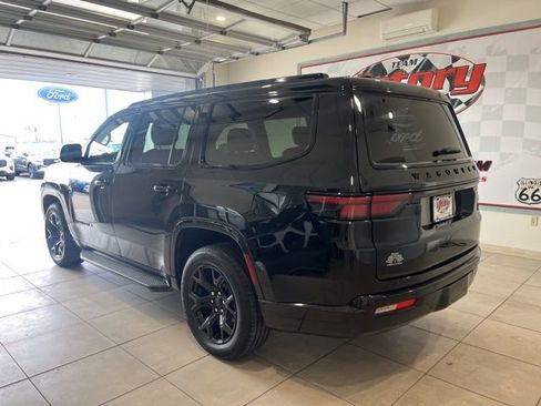 Used 2024 Jeep Wagoneer Series II image 11