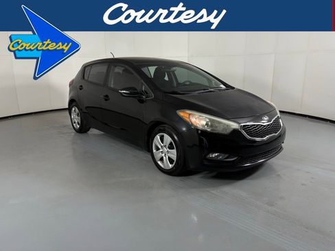 Used 2016 Kia Forte LX image 1