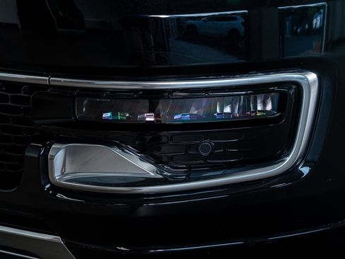 Used 2023 Jeep Wagoneer Series III w/ Preferred Equipment Group image 14