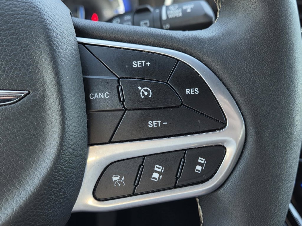 Used 2025 Chrysler Pacifica Select FWD image 20