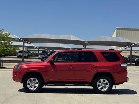 Used 2020 Toyota 4Runner SR5 AWD/4WD image 3