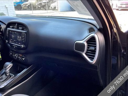 Used 2025 Kia Soul LX w/ LX Technology Package FWD image 16