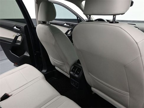 Used 2021 Volkswagen Tiguan SEL w/ 3-Row Tiguan MDO Package image 27