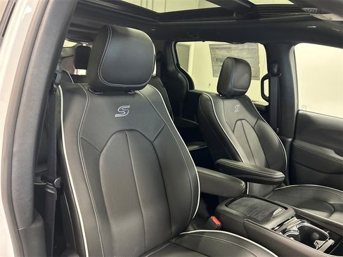 New 2026 Chrysler Pacifica Limited w/ S Appearance Package image 37