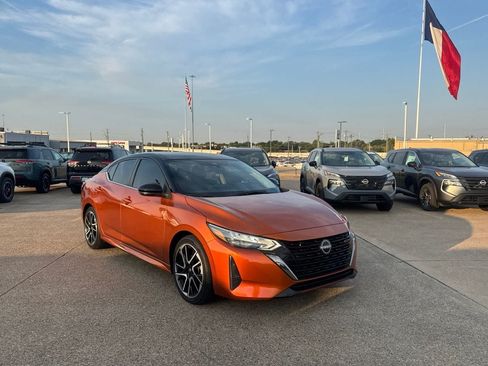 Certified 2025 Nissan Sentra SR FWD image 2