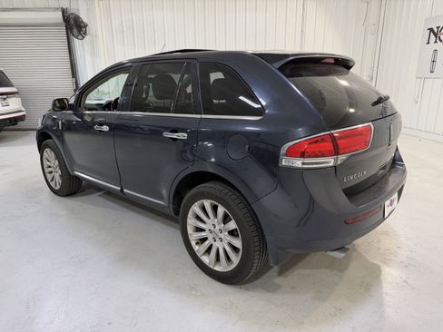 Used 2013 Lincoln MKX Base image 3