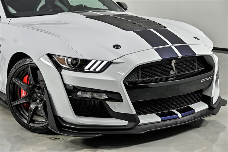 Used 2022 Ford Mustang Shelby GT500 w/ Carbon Fiber Track Pack RWD image 2